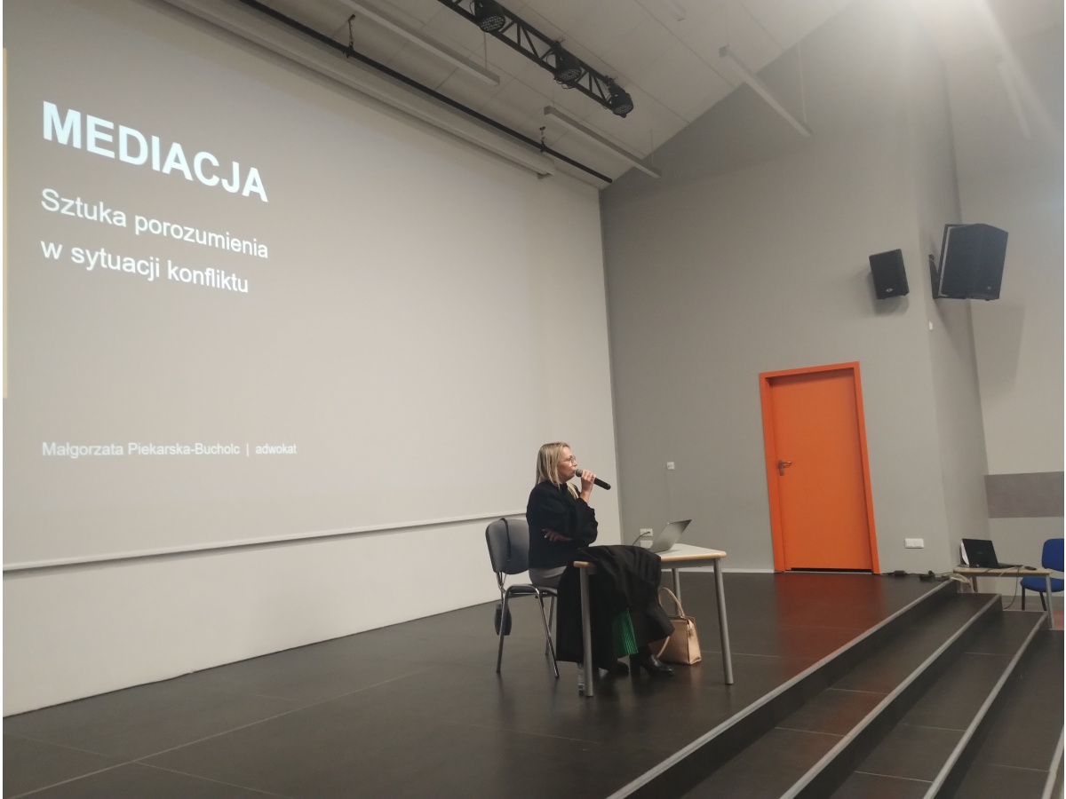 Pani adwokat prowadząca spotkanie 