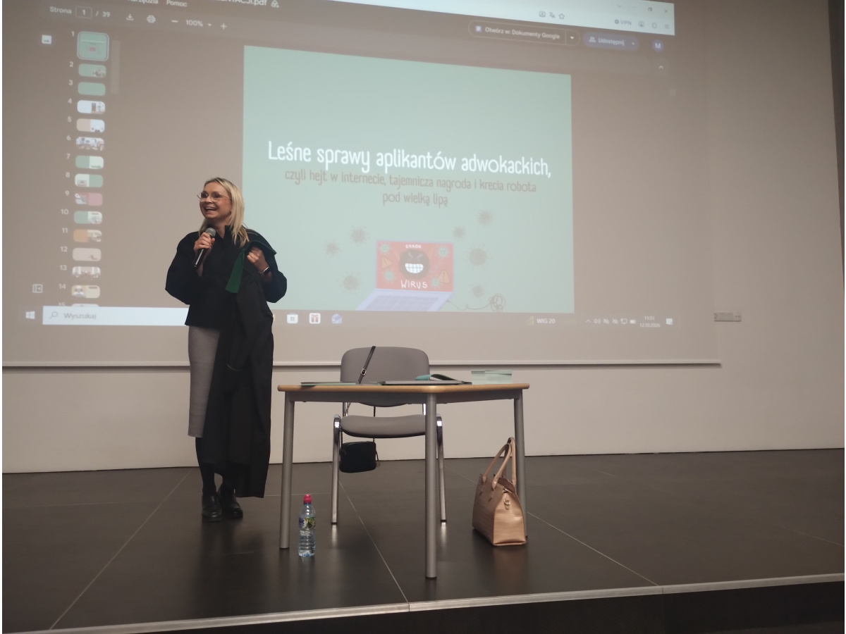 Pani adwokat opowiadająca o tajnikach zawodu 